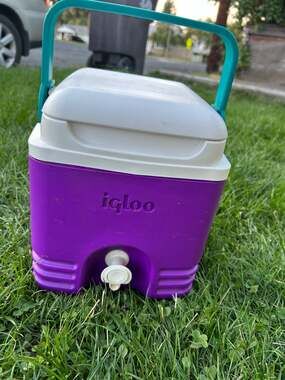 Vintage Igloo Beverage Cube 1 Gallon Water Cooler Jug Purple White Teal